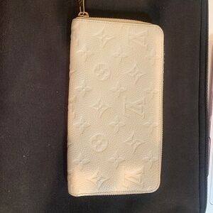 Louis Vuitton cream empriente zippy wallet